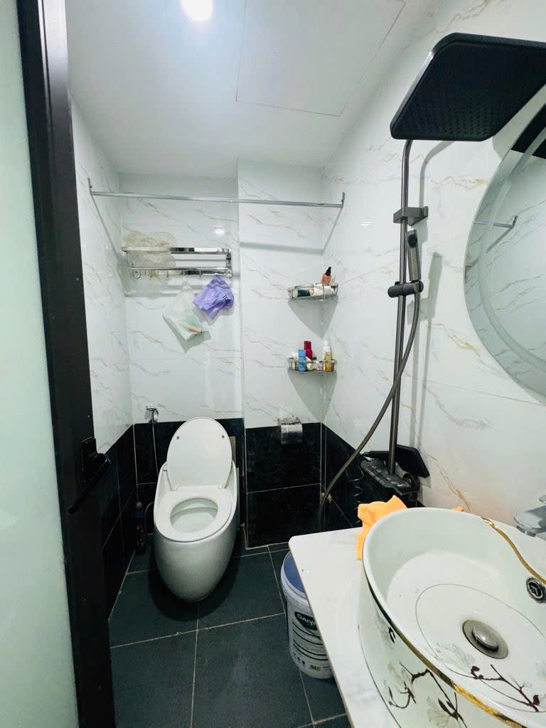 Nhỉnh 13t , 5 tầng thang máy,cách 1 nhà ra mặt phố Ngọc Lâm , cực hiếm nhà bán,dân xây Btct chắc 15980477