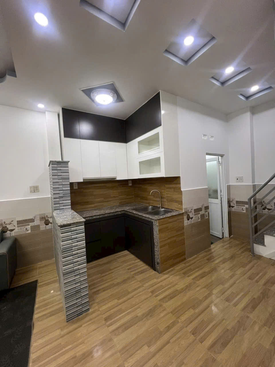 Nhà mới rất đẹp giá tốt 1 lầu 3,8mx7,5m đường ba gác lê văn khương q12 15980478