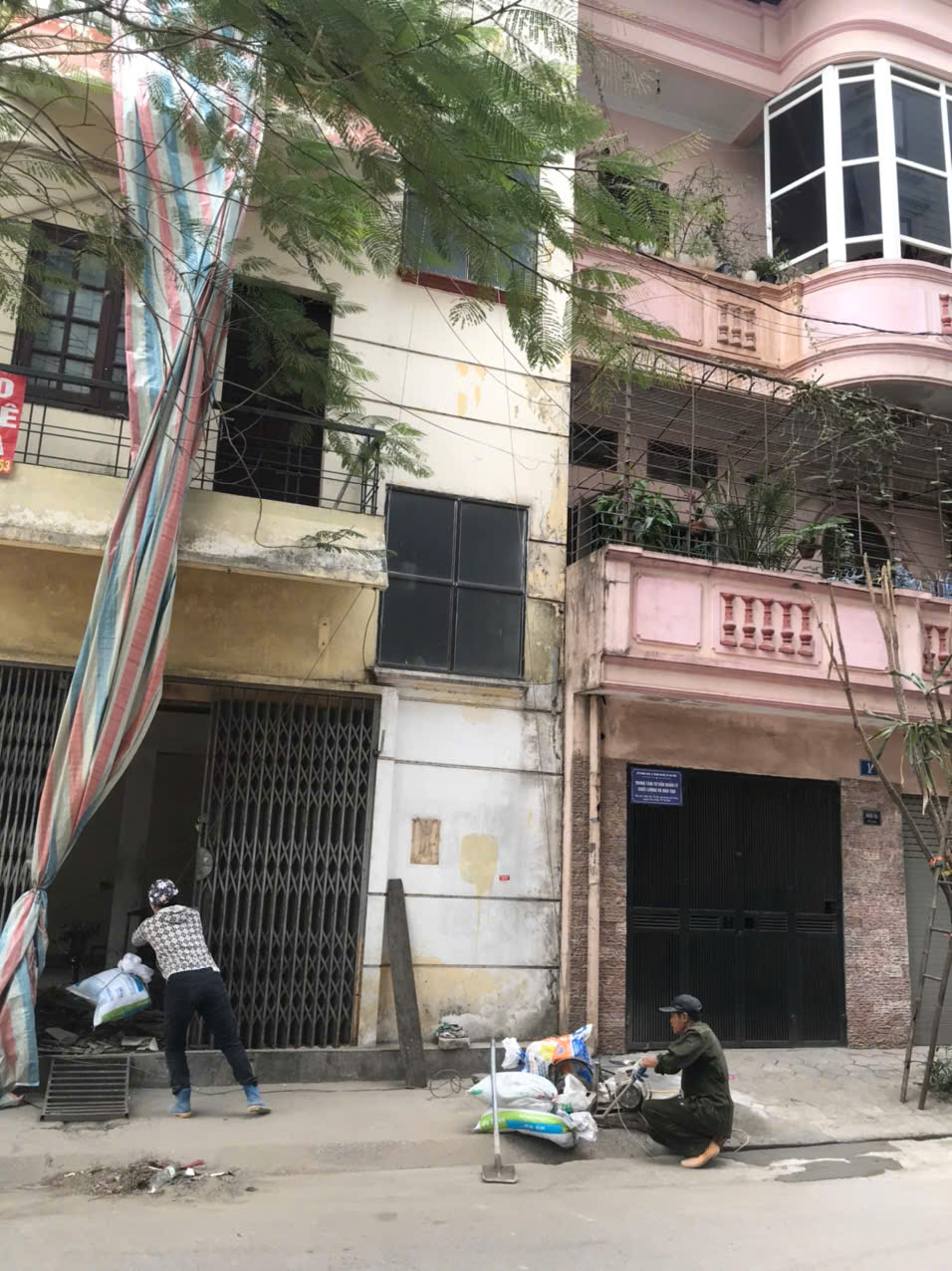 Cho thuê nhà Phố Trung Kính, 40m2 x 4 tầng, giá 25 Triệu Spa, hoặc VP 15980516