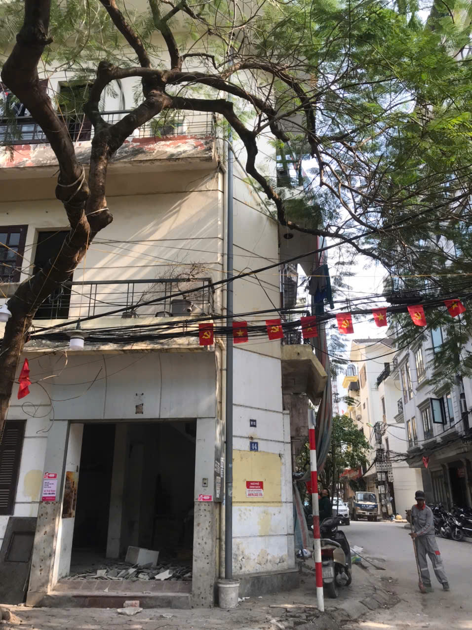 Cho thuê nhà Phố Trung Kính, 40m2 x 4 tầng, giá 25 Triệu Spa, hoặc VP 15980516