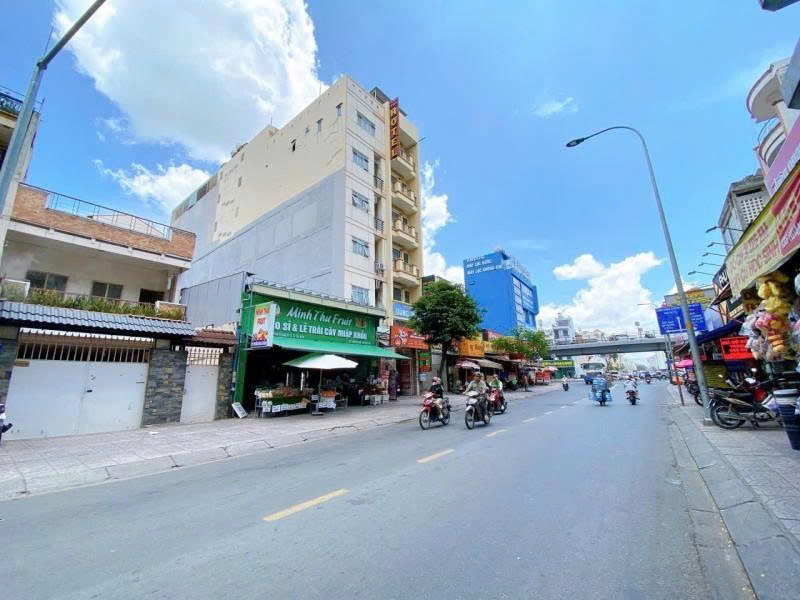 Bán nhà Mặt tiền Hoàng Hoa Thám -  gần Cộng Hòa, 6,5x29m, 3 tầng cũ, Sổ A4, 46,9 tỷ. 15980518