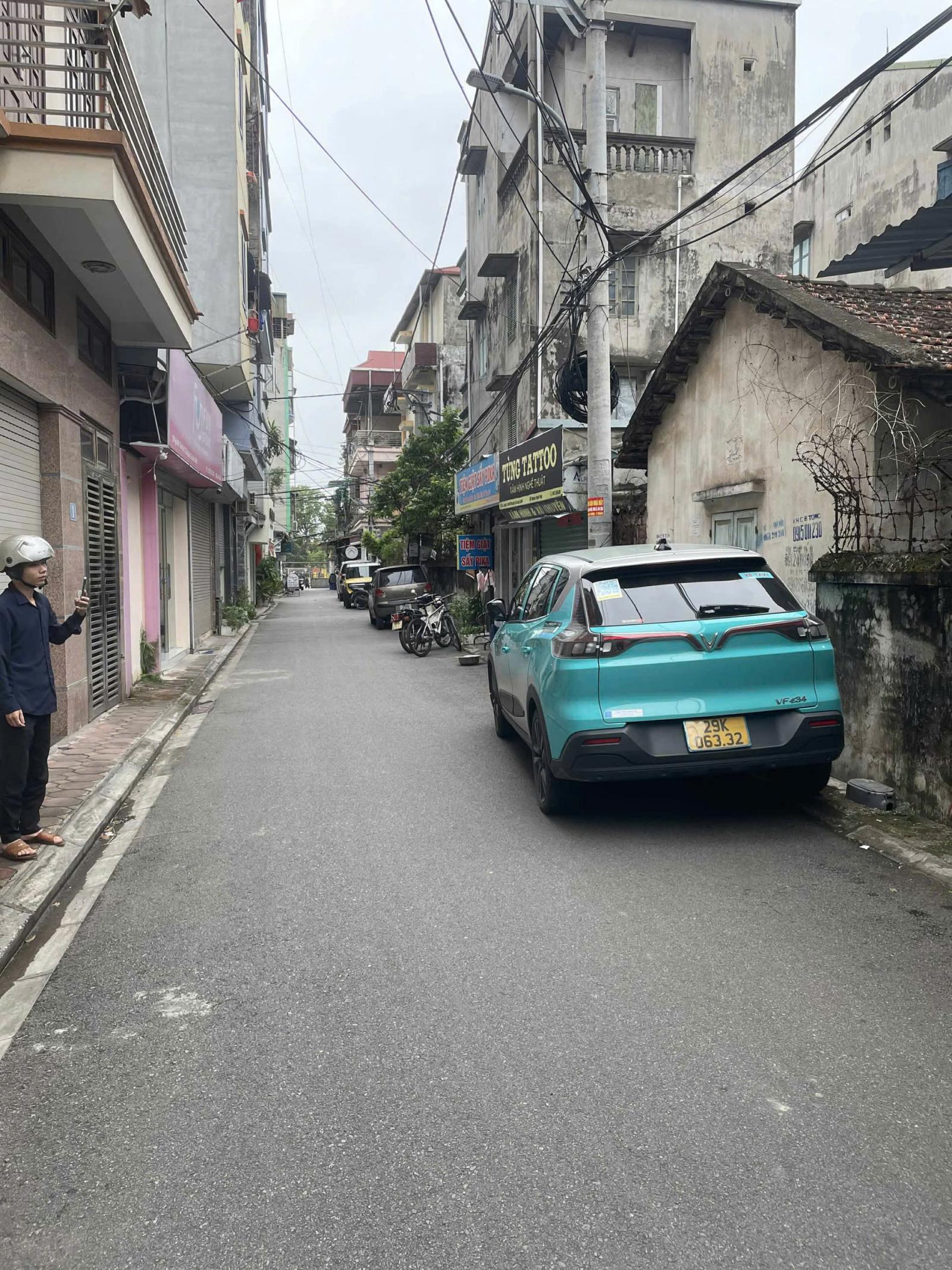 CHÍNH CHỦ CẦN BÁN 34,6 M2 ĐẤT TRÂU QUỲ - GIA LÂM, GIÁ NHỈNH 5 TỶ, LH 0985865658 15980524