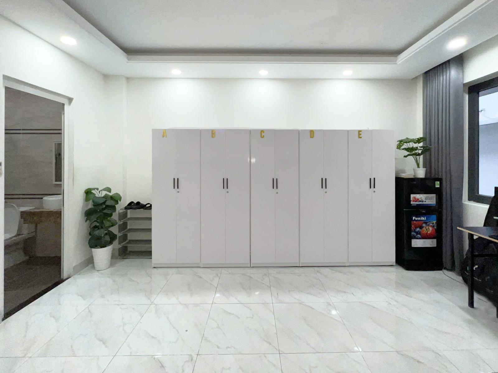 Cần 2 Nam ở ghép - phòng Ban công - đầy đủ nội thất Trong khu đô thị Vạn Phúc.Chỉ hơn 1tr/tháng
 15980533