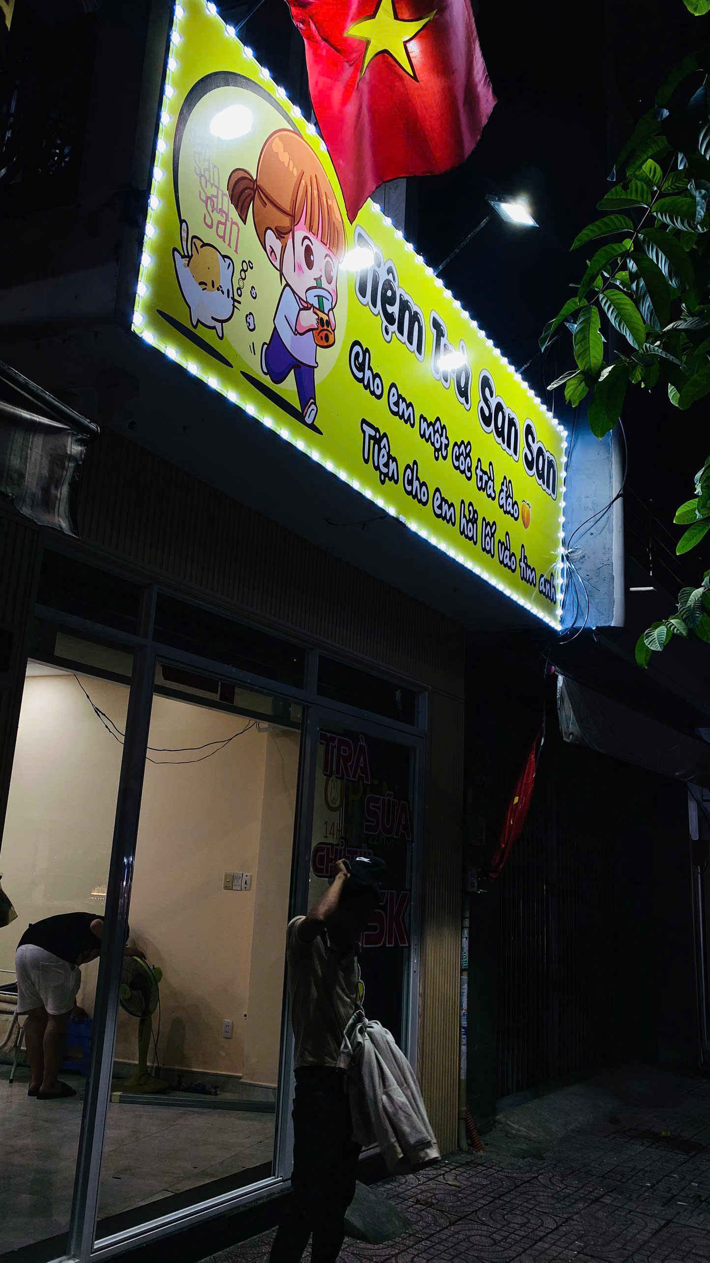 TUYỂN NHÂN VIÊN PHỤC VỤ – PHA CHẾ (KHÔNG PHÂN BIỆT GIỚI TÍNH). lương hấp dẫn 15980572