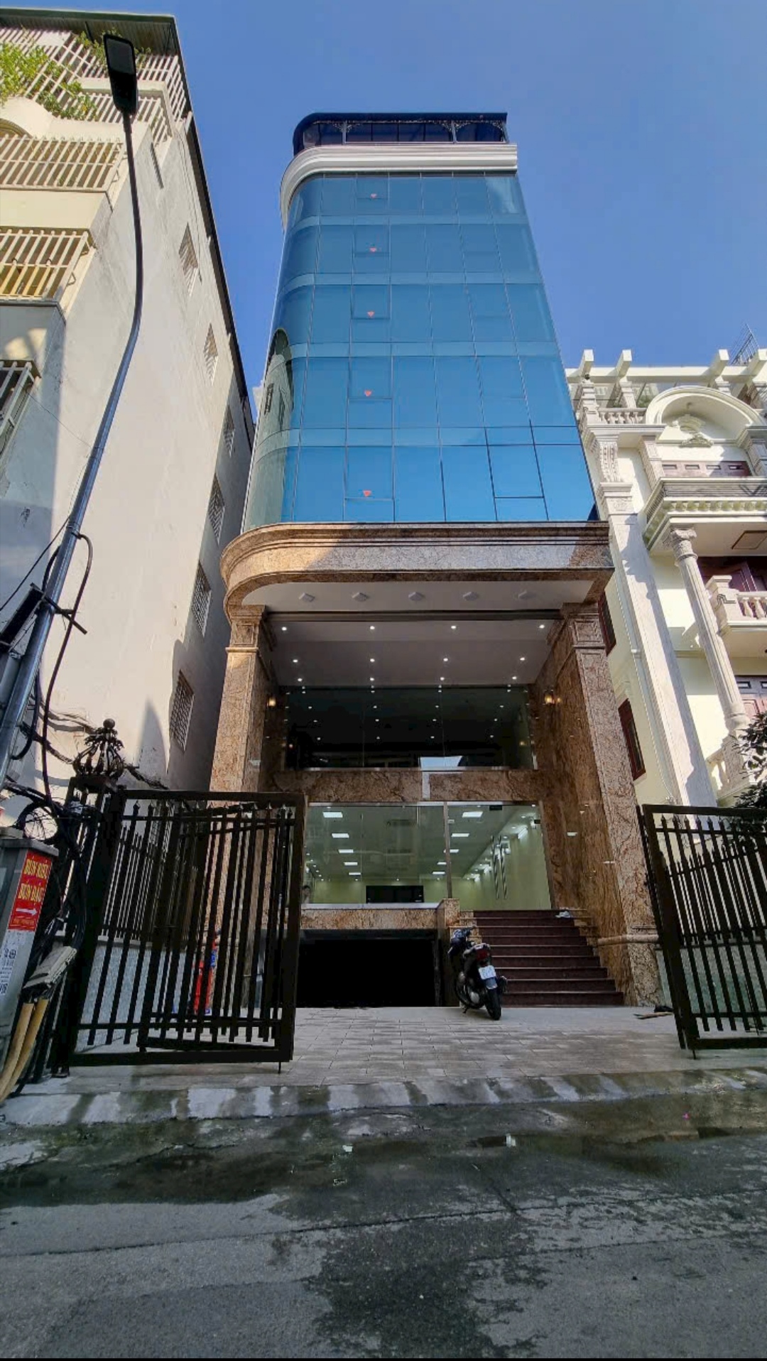 Bán tòa Văn Phòng 9 tầng mặt Phố Trung Liệt - Thái Hà Lô Góc DT 267m2. Giá 130 tỷ 13946798