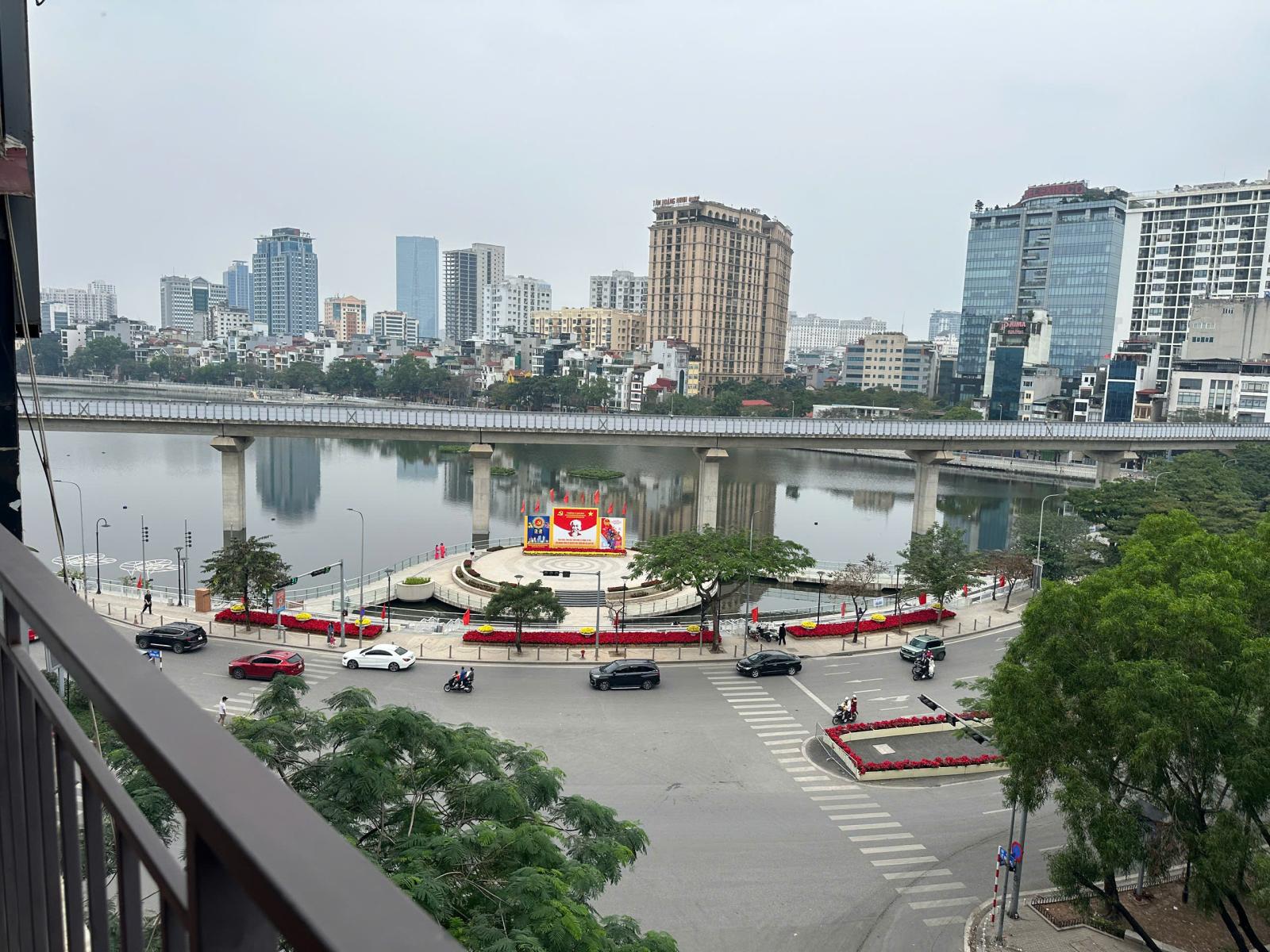 CHO THUÊ NHÀ: MẶT TIỀN TRUNG TÂM QUẬN ĐỐNG ĐA ĐỐI DIỆN HỒ HOÀNG CẦU. 15980623