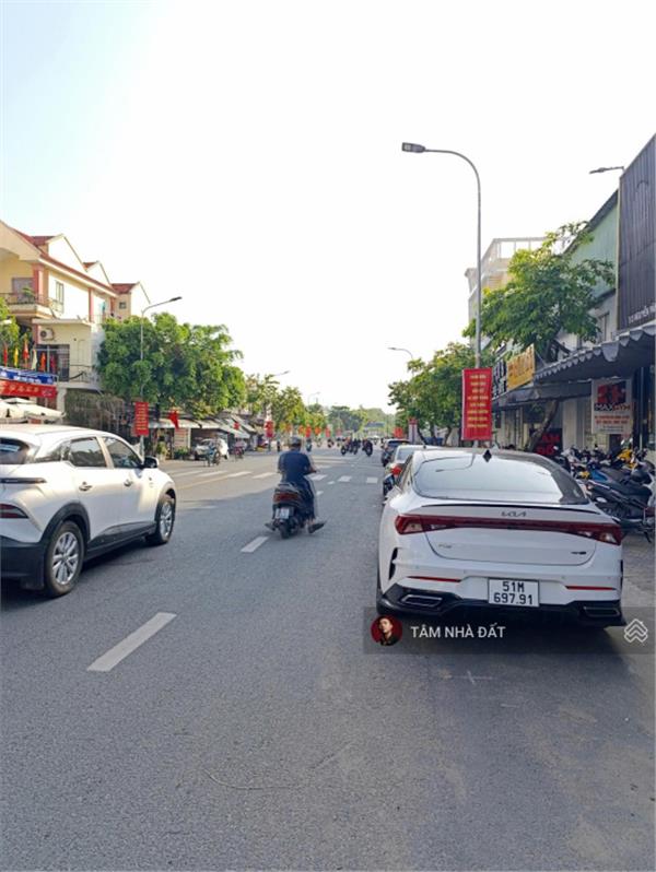 Hàng Hiếm !  Mặt tiền kinh doanh - Dương Quảng Hàm & Nguyễn Văn Lượng - Đỗ xe hơi vô tư + 4 tầng 15980627