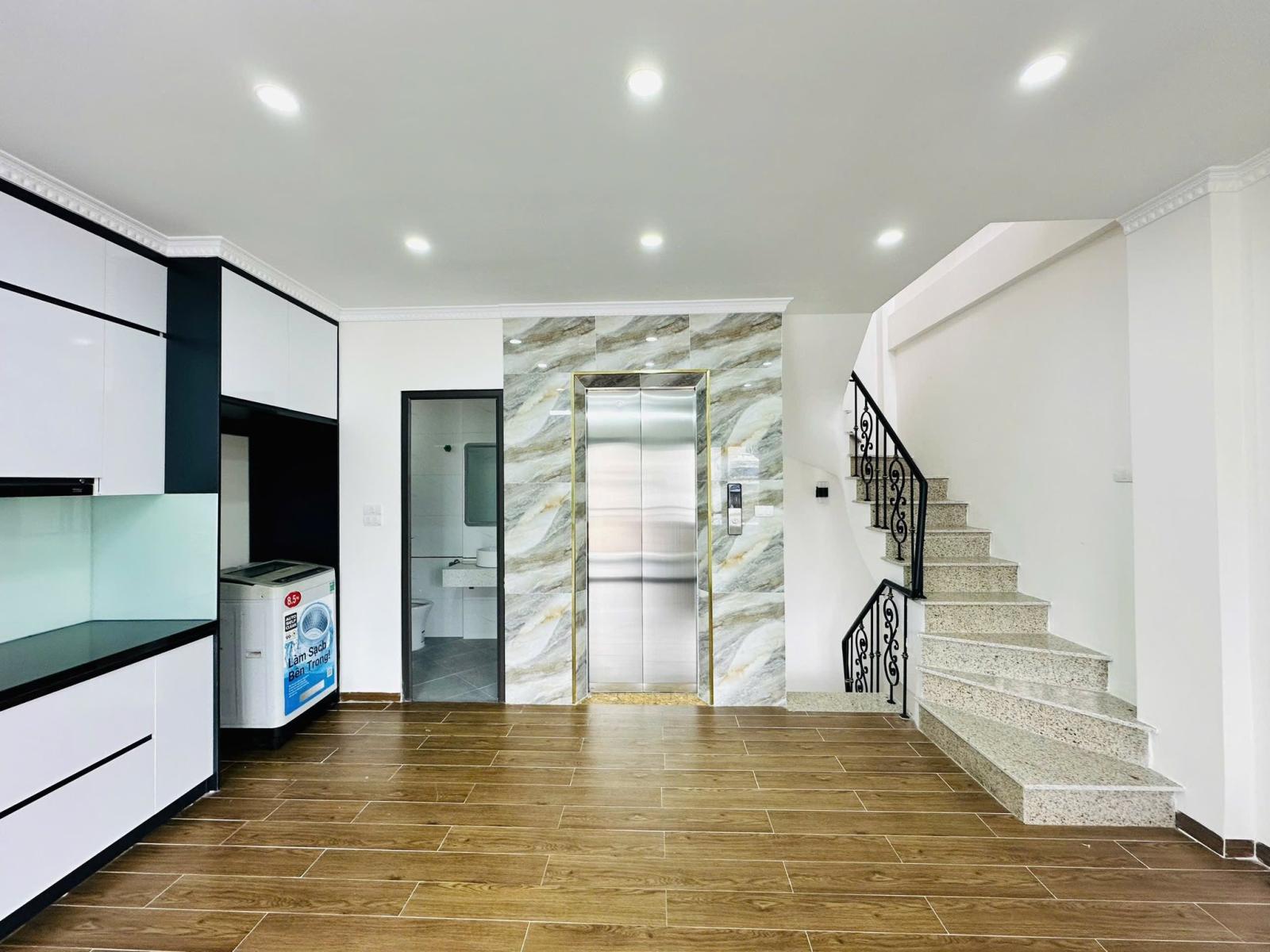 SIÊU ĐẸP PHỐ VĨNH PHÚC  40M 6T GIÁ 12,1 TỶ - NHÀ MỚI -LÔ GÓC -THANG MÁY- FULL NỘI THẤT 15980699