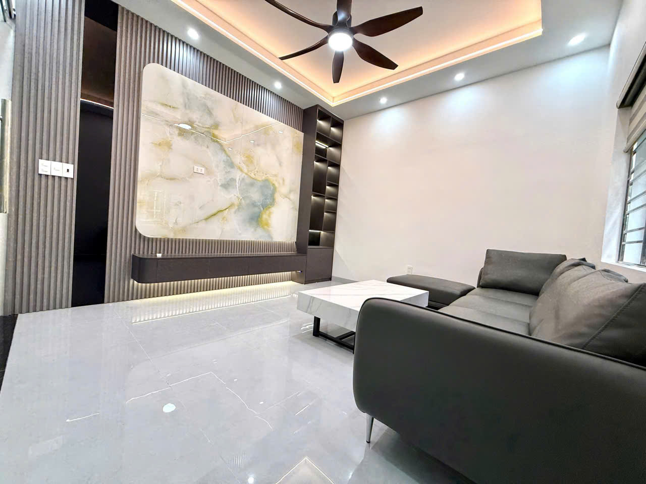 Nhà mặt ngõ Thiên Lôi - Vĩnh Cát - 50m 4 tầng - ô.tô vào nhà - gần AEON 15980716