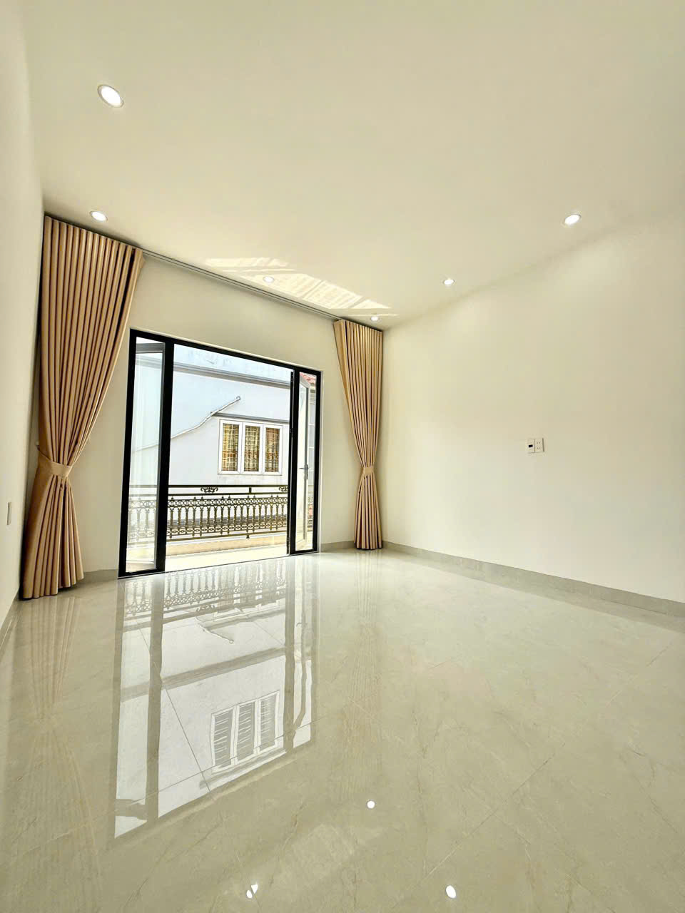 Nhà mặt ngõ Thiên Lôi - Vĩnh Cát - 50m 4 tầng - ô.tô vào nhà - gần AEON 15980716