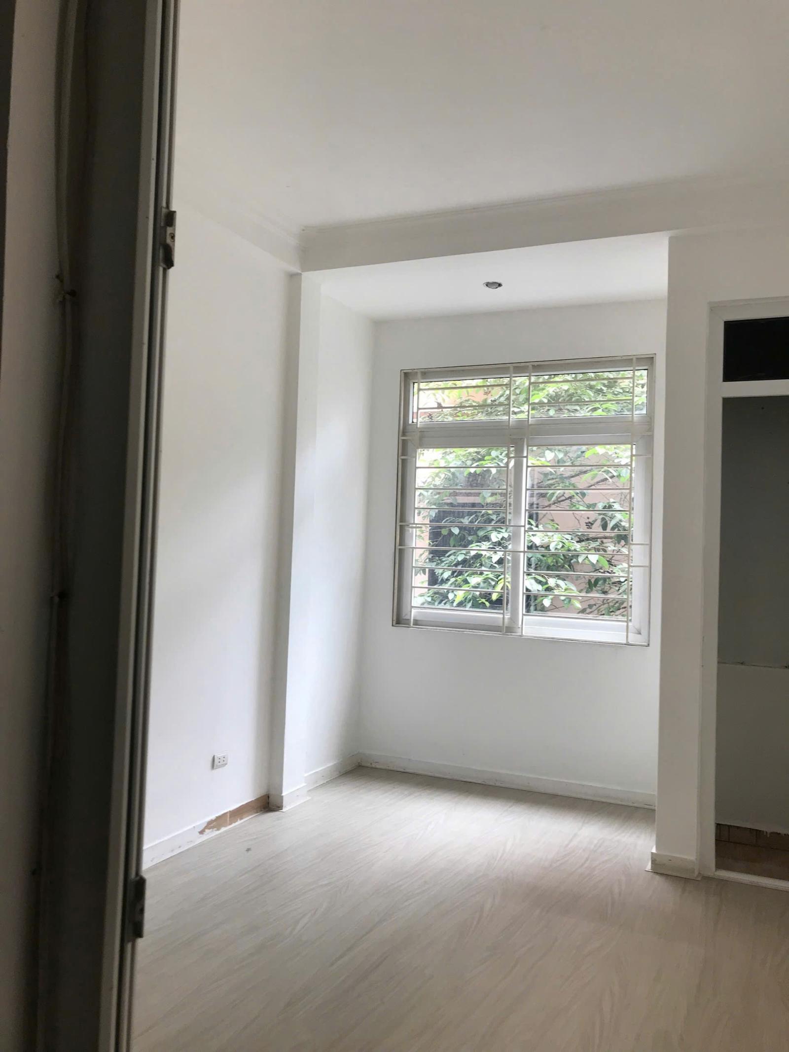 Cần cho thuê Nhà mặt ngõ KD Kim Mã 5 tầng x 30m2 4 ngủ, 4 wc, 20 Triệu/th 15980744