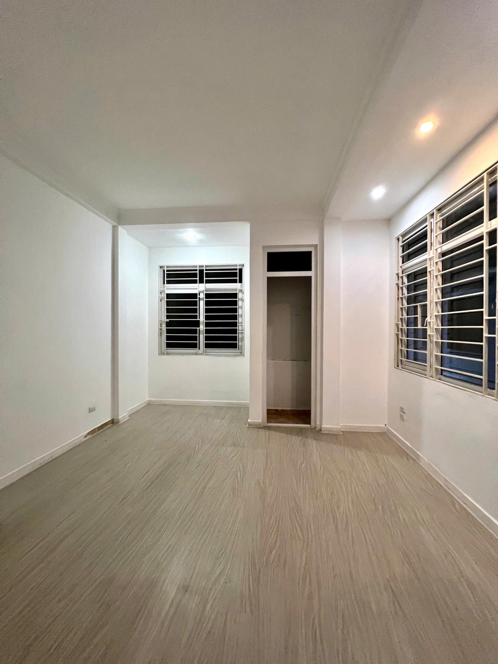 Cần cho thuê Nhà mặt ngõ KD Kim Mã 5 tầng x 30m2 4 ngủ, 4 wc, 20 Triệu/th 15980744