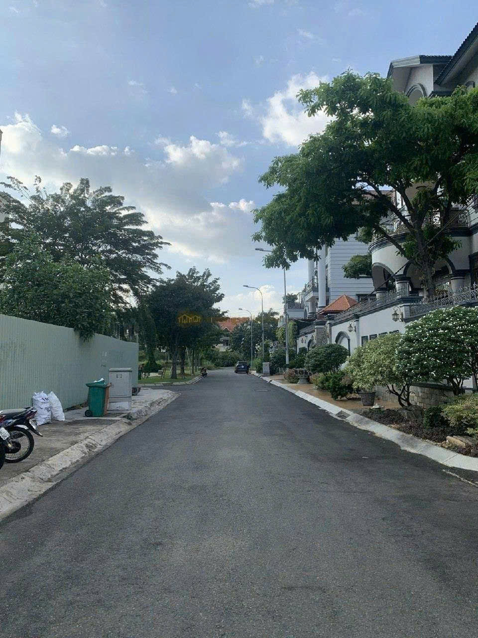 Bán Biệt thự cũ tiện xây mới   duong Nguyễn Ư Dĩ, Thảo Điền , quận 2 15980944