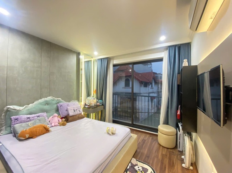 NHÀ GARA Ô TÔ – TRUNG TÂM NGỌC THỤY – 6 TẦNG – NGÕ 5M 15981027