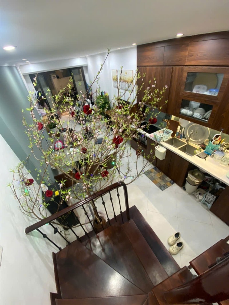 NHÀ GARA Ô TÔ – TRUNG TÂM NGỌC THỤY – 6 TẦNG – NGÕ 5M 15981027