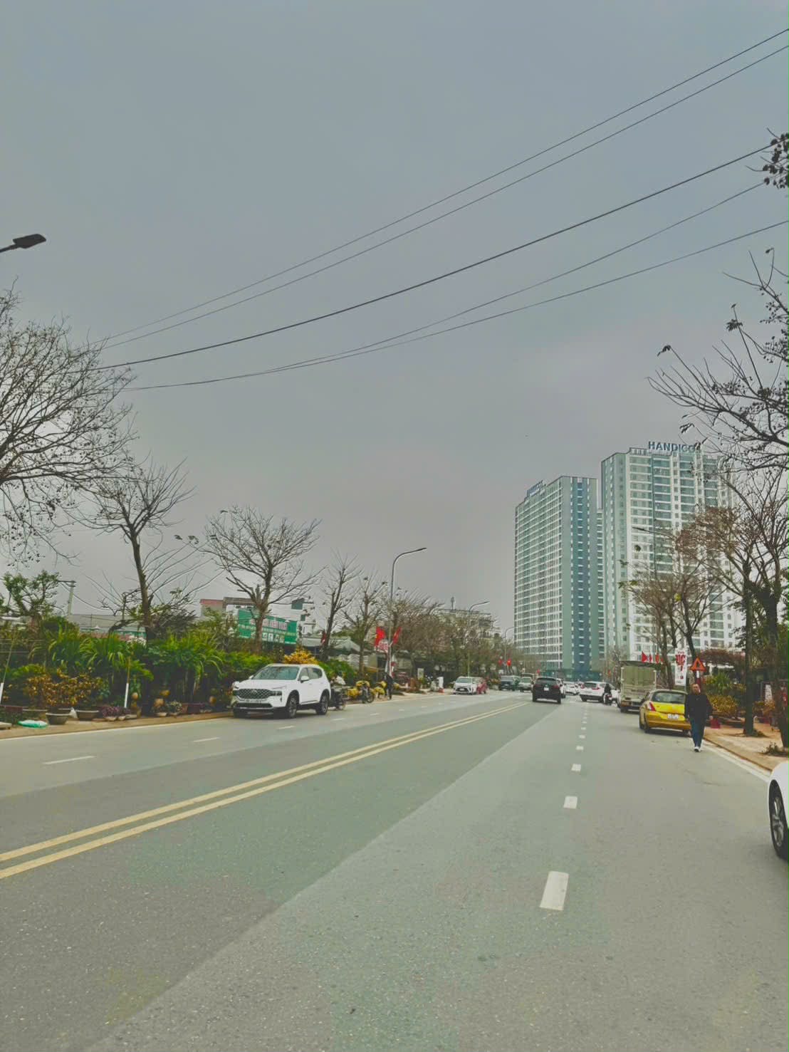 Cho thuê nhà 3 tầng thang máy mặt phố Thành Trung,Trâu Quỳ 55m2 mt4m đường 30m 15981050