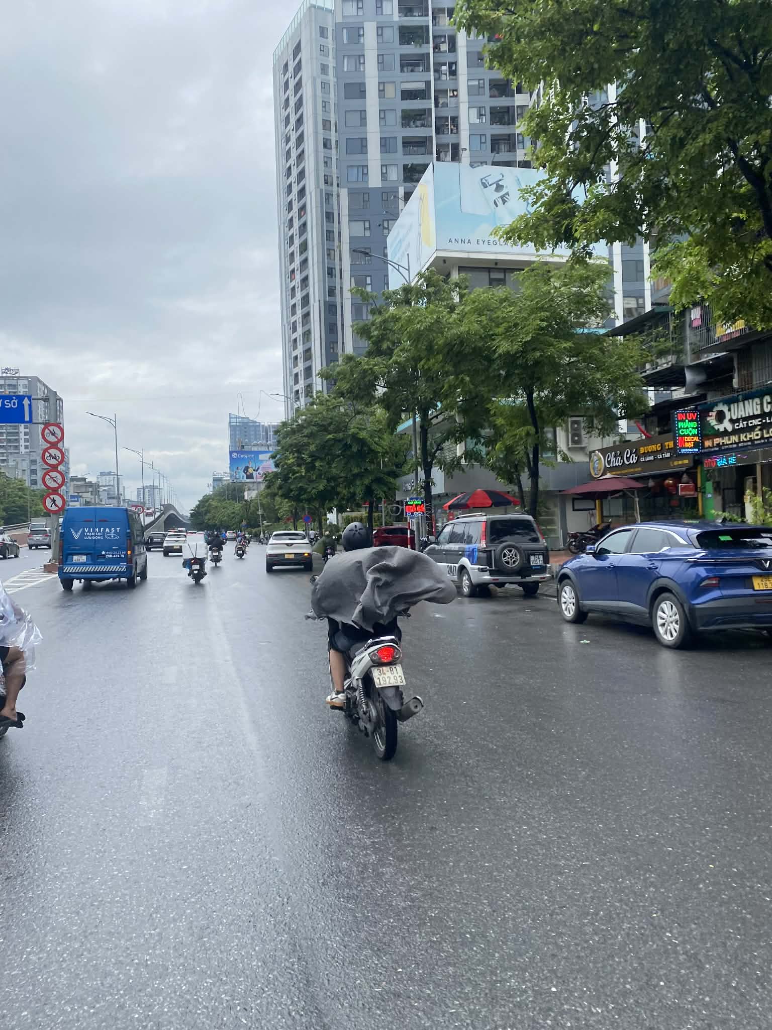 Cho thuê nhà 3 tầng thang máy mặt phố Thành Trung,Trâu Quỳ 55m2 mt4m đường 30m 15981050