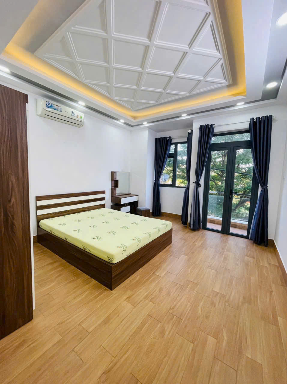 NHÀ DÂN TRÍ CAO - 4 TẦNG HẺM XE HƠI THÔNG - CẠNH PHÚ MỸ HƯNG, HƠN 6 TỶ 15981080