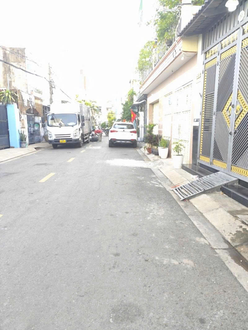 Bán nhà HXH 8m Thoại Ngọc Hầu - gần Nguyễn Sơn, 4x28m, Cấp 4, tiện xây, 3PN, 9,5 tỷ. 15981111