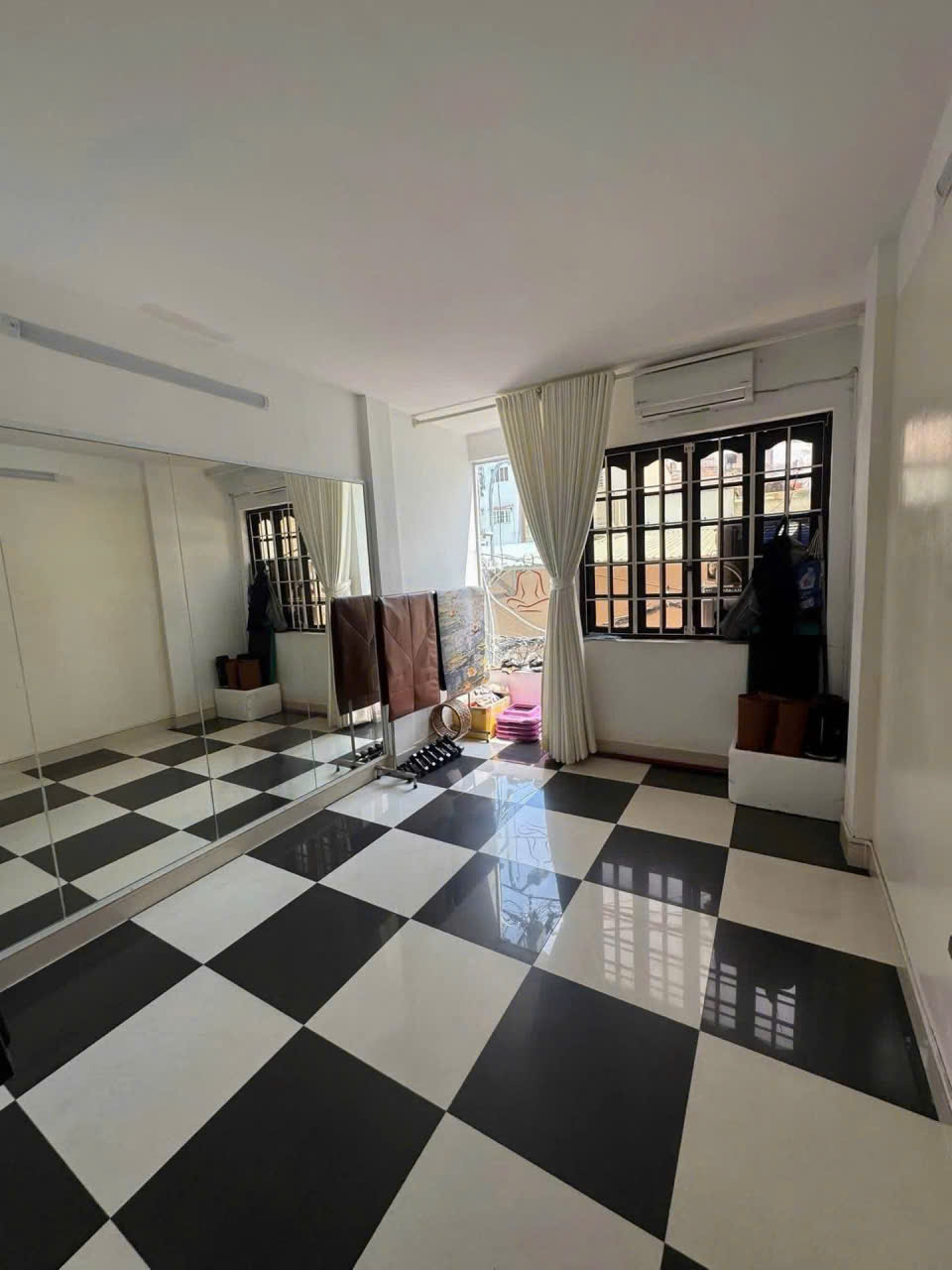 NHÀ 3 TẦNG – 4 PHÒNG NGỦ THOÁNG MÁT  15981176