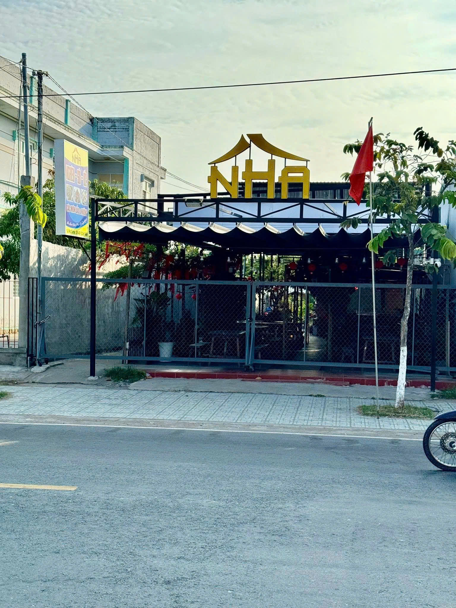 DO CÔNG VIỆC GIA ĐÌNH KHÁ NHIỀU KHÔNG ĐỦ THỜI GIAN QUẢN LÝ NÊN EM CẦN SANG QUÁN ĂN 15981196