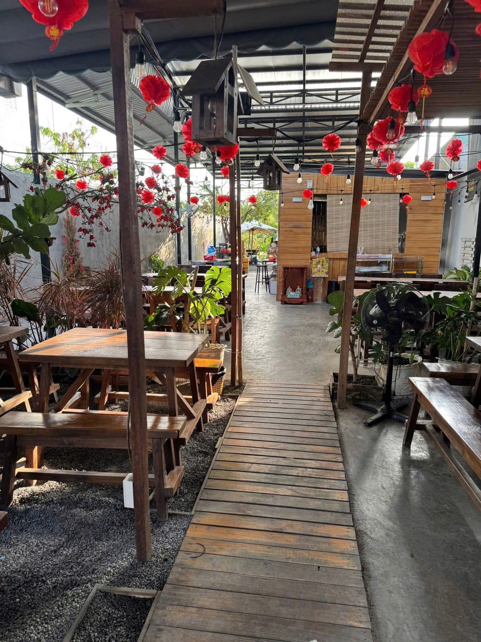 DO CÔNG VIỆC GIA ĐÌNH KHÁ NHIỀU KHÔNG ĐỦ THỜI GIAN QUẢN LÝ NÊN EM CẦN SANG QUÁN ĂN 15981196