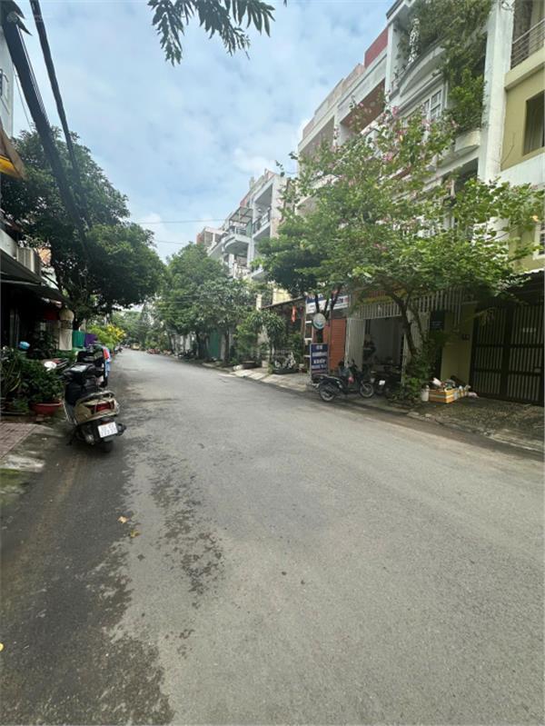 Bán mặt tiền đường HXT 10m 409/ Nguyễn Oanh P17 Gò Vấp. DT 4x17m (CN 65 m2) 1tr1L giá 9,1 tỷ 15981210