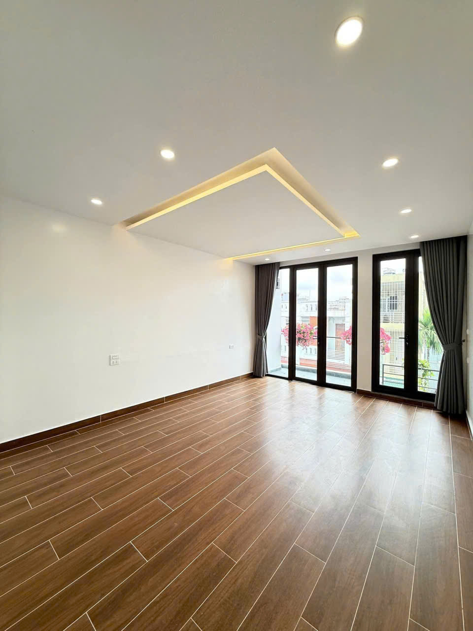 Siêu phẩm Văn Cao - 80m 5 tầng - Thang Máy - Đường 10m 15981218