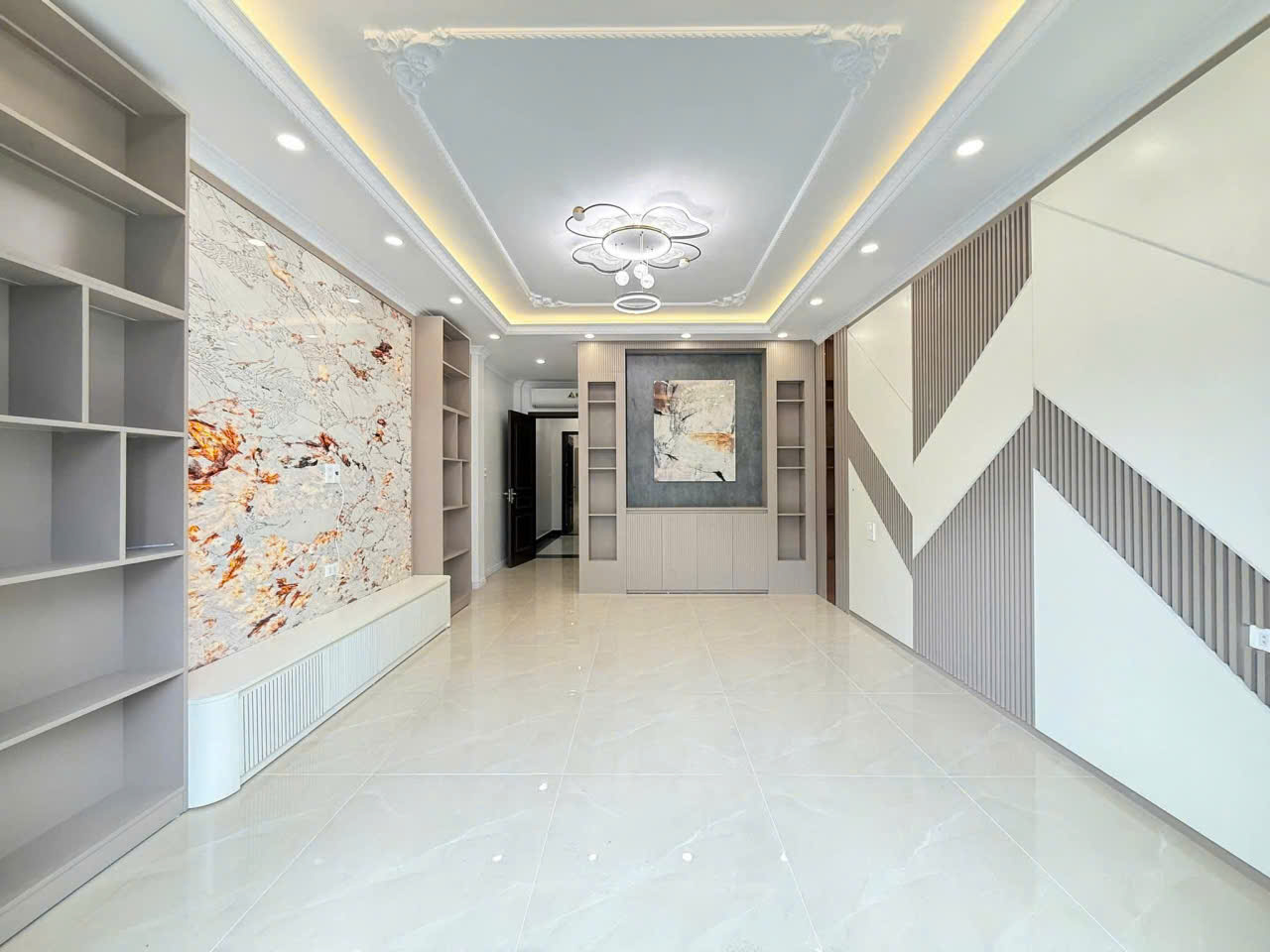 Siêu phẩm Văn Cao - 80m 5 tầng - Thang Máy - Đường 10m 15981218