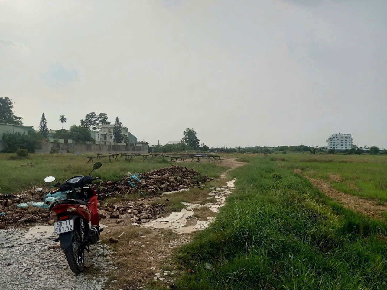 ĐẤT (3.200m²) 1/ QUỐC LỘ 22 ĐƯỜNG CONTAINER – 2.400M² THỔ CƯ TÂN HIỆP, HÓC MÔN 15981229