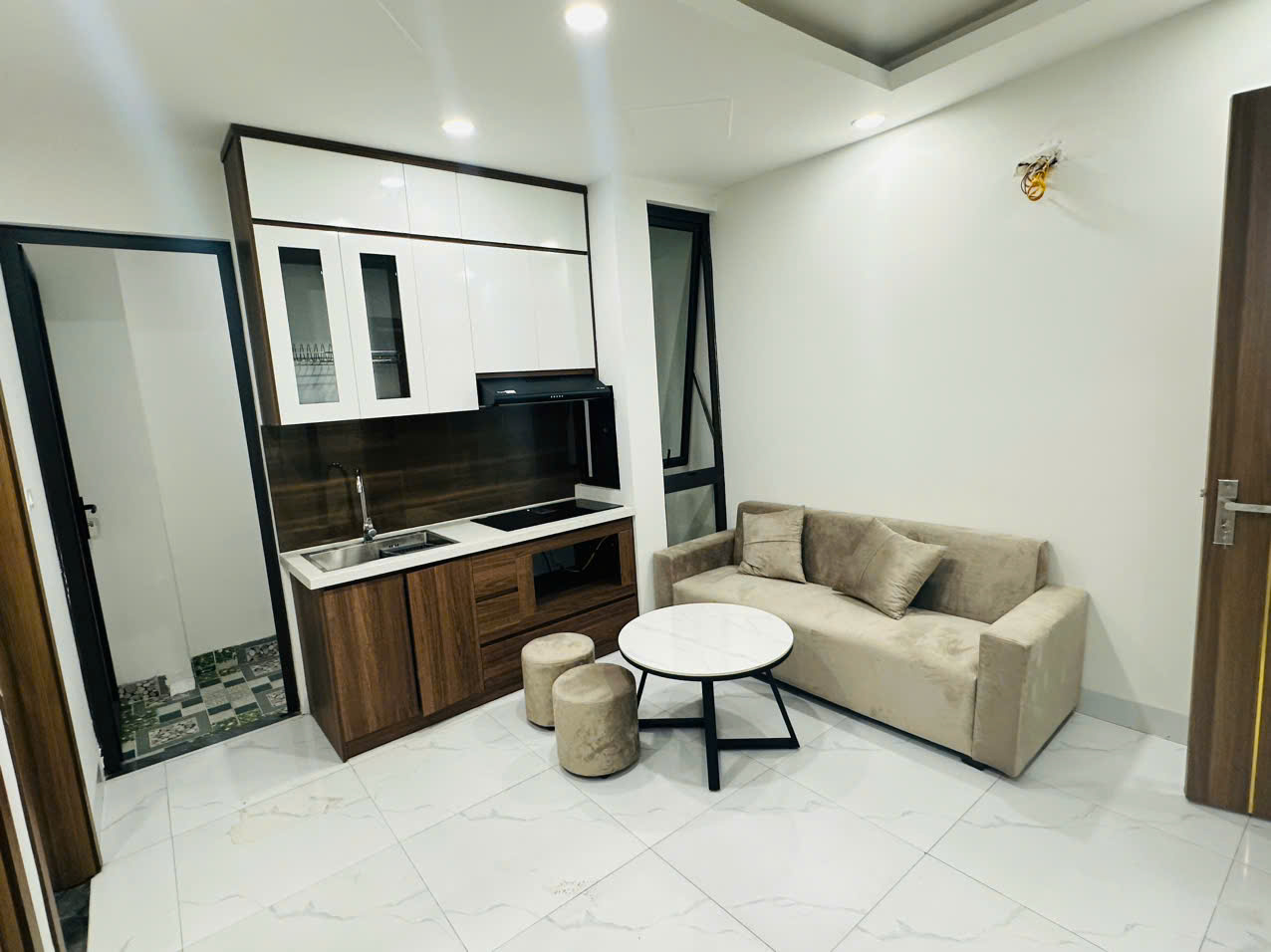 Cho thuê căn 2Pn Full đủ đồ cực đẹp tại ngõ 185 Quan Nhân 15981241