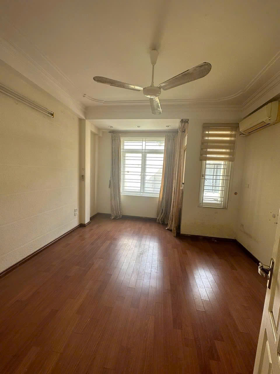 Bán Nhà Đền Lừ 1. 40m2. 5 tầng. mặt tiền 4m. giá 17.9 Tỷ Hoàng Mai Hà Nội 15981251