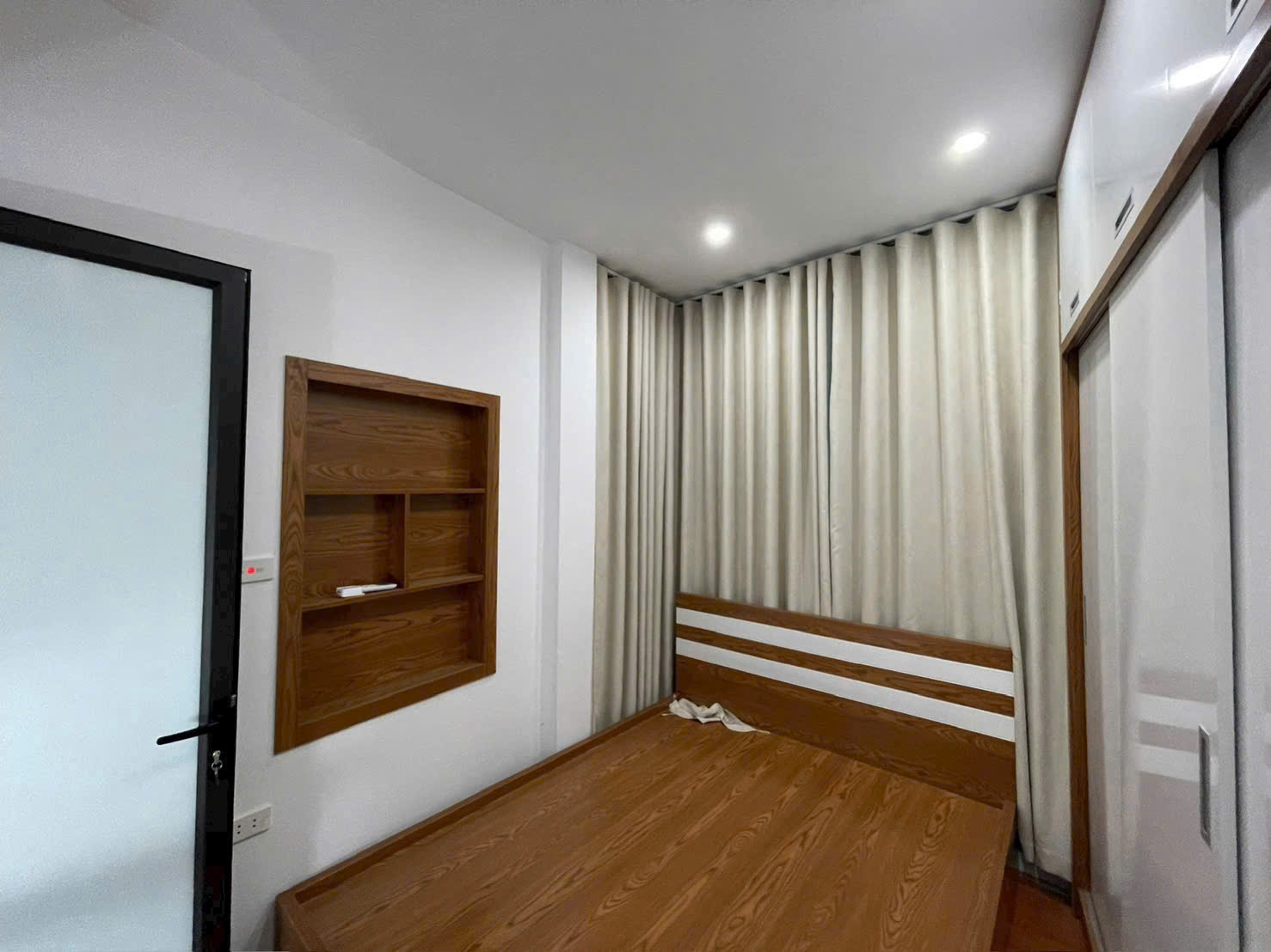 Bán nhà mặt ngõ Thịnh Quang 32/50m2 hơn 6 tỷ oto ngõ thông kinh doanh ở sướng sau quy hoạch ra mặt 15981283