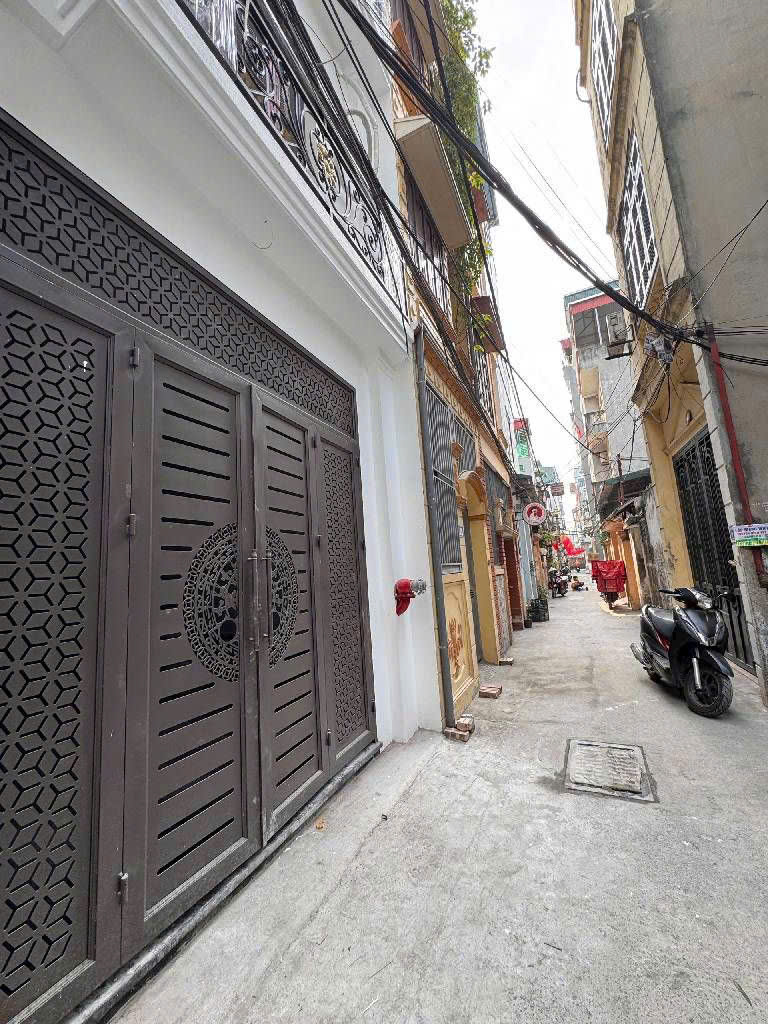 NHÀ ĐẸP PHỐ LĨNH NAM
 
DT: 53 m- 6 tầng- mt 4 m- chỉ 12.6 tỷ.
 15981336