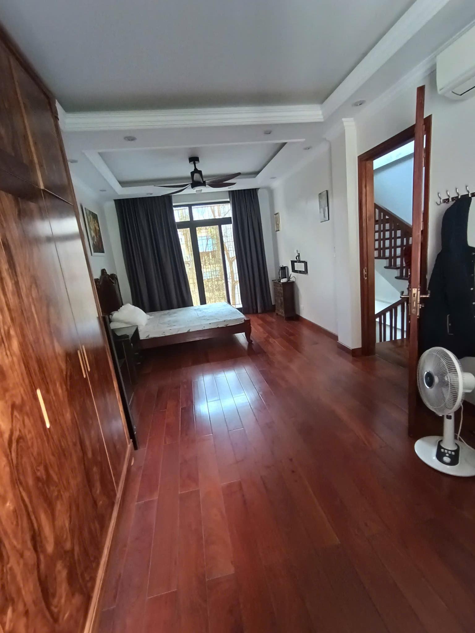 SIÊU PHẨM, BIỆT THỰ SÂN VƯỜN, 2 Ô TÔ NGỦ TRONG NHÀ , VÕNG THỊ , TÂY HỒ 138M 5T GiÁ 46 TỶ 15981400