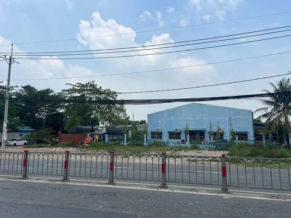 Bán nhà mặt tiền 8.800m2 giá 45 tỷ Đường Lỉnh Lộ 8 15981421