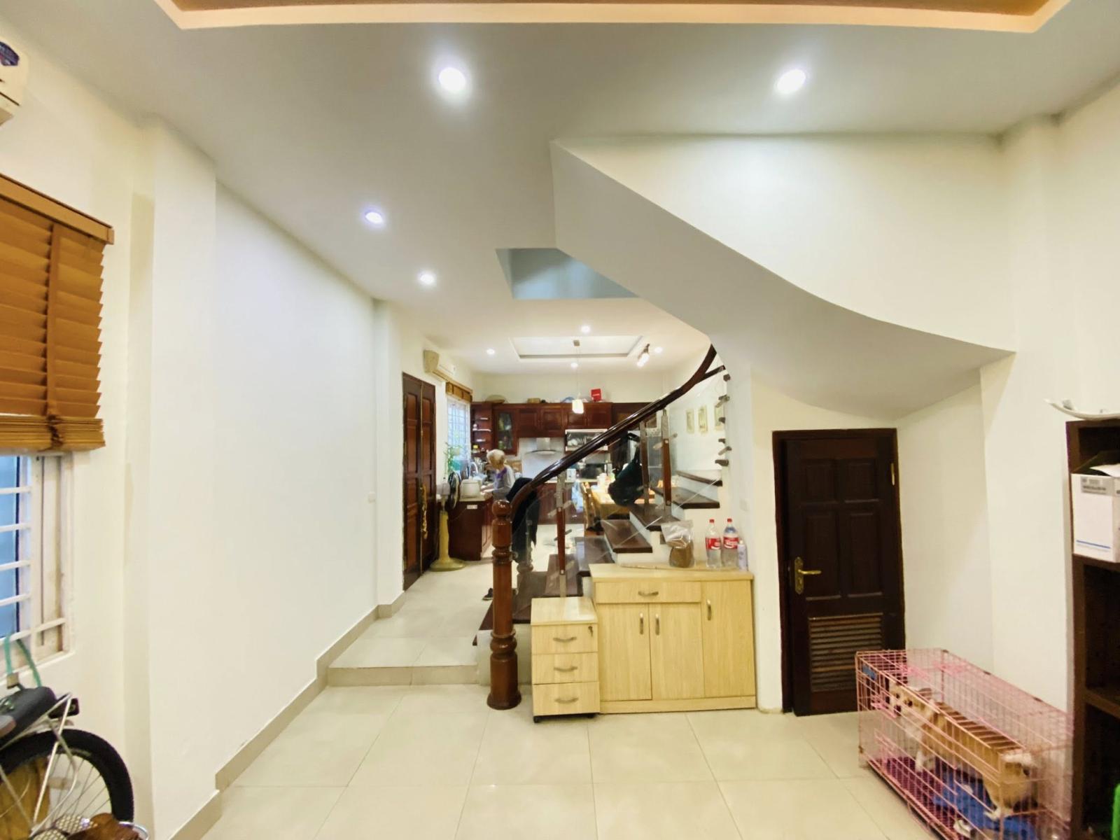 NHÀ NGÕ 201, TRẦN QUỐC HOÀN, CẦU GIẤY-PHÂN LÔ-Ô TÔ-KD: 41/50M X5T, MT 4M, GIÁ 23,5 TỶ. 15981441