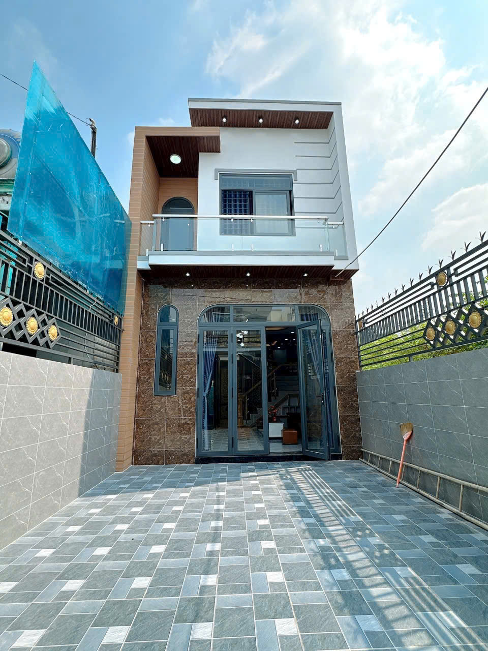 BÁN nhà 1 trệt 1 lầu sổ riêng thổ cư. Có 4 phòng ngủ. 15981452