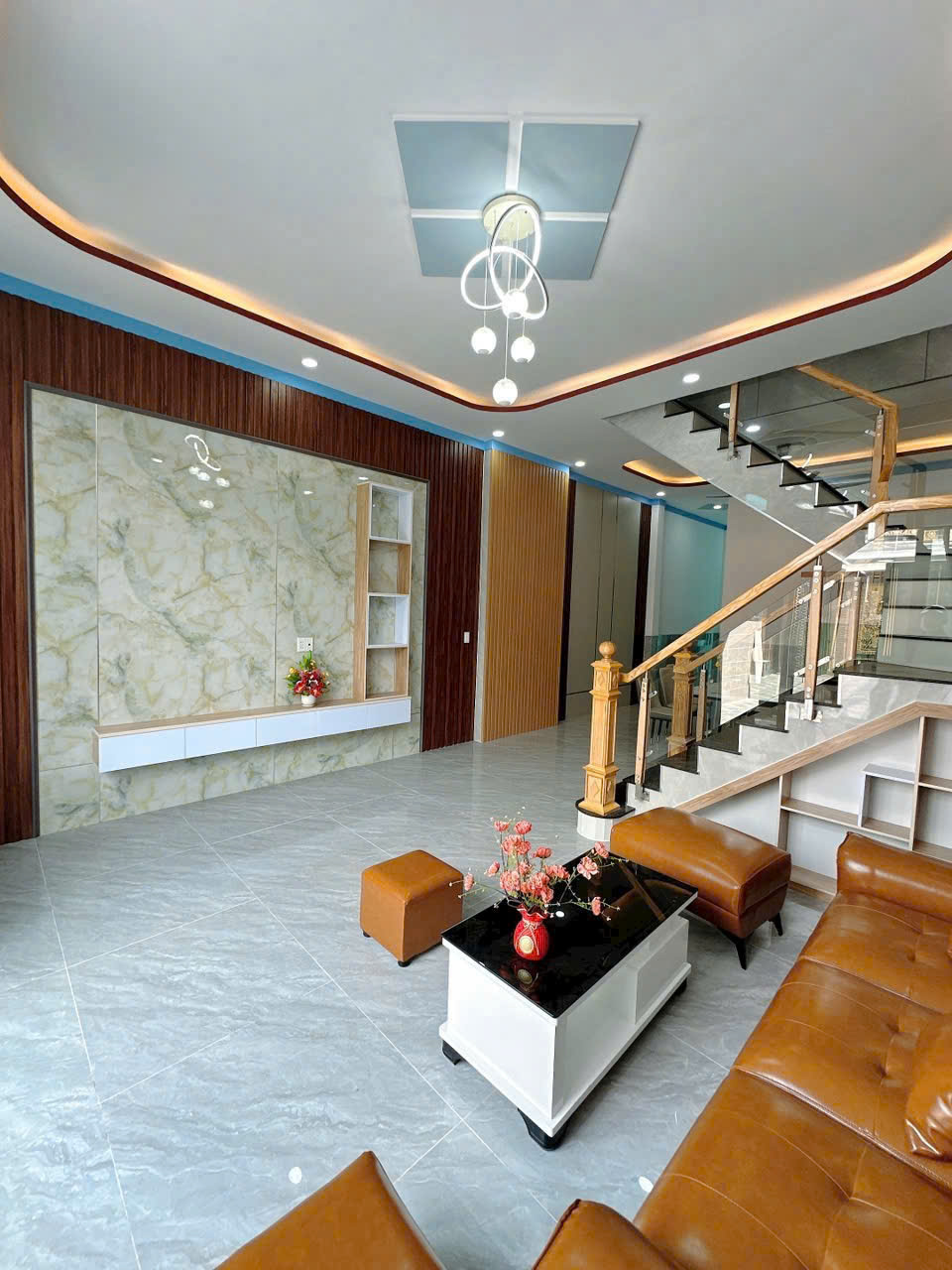 BÁN nhà 1 trệt 1 lầu sổ riêng thổ cư. Có 4 phòng ngủ. 15981452