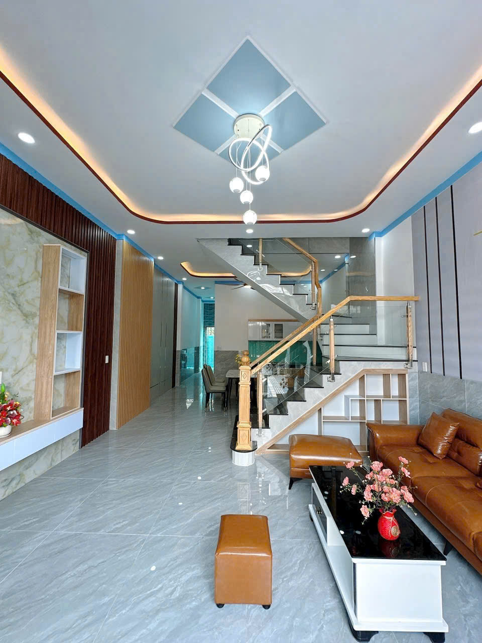 BÁN nhà 1 trệt 1 lầu sổ riêng thổ cư. Có 4 phòng ngủ. 15981452