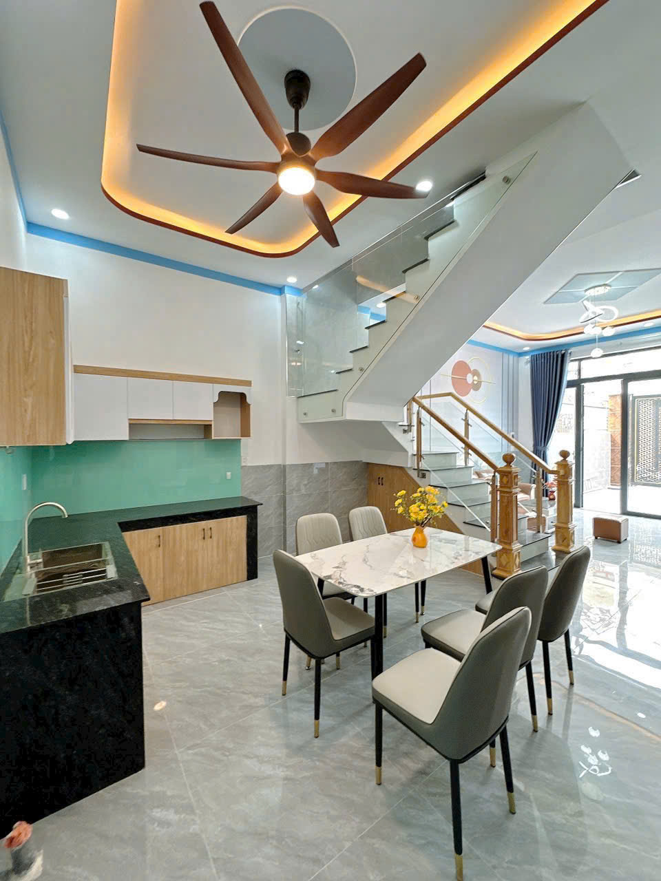 BÁN nhà 1 trệt 1 lầu sổ riêng thổ cư. Có 4 phòng ngủ. 15981452