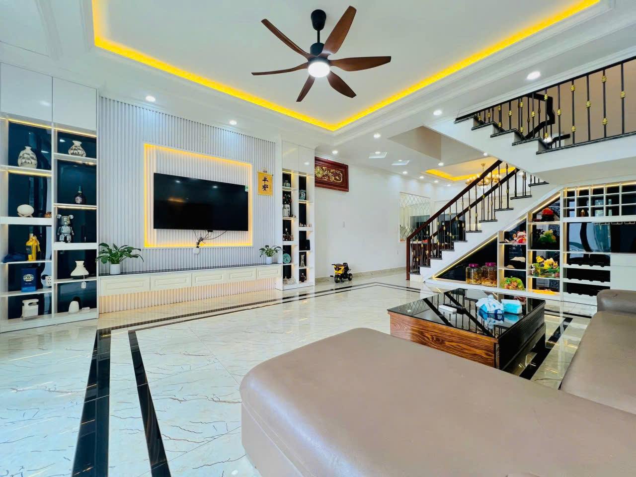 Nhà Khúc Thừa Dụ - 75m 4 tầng - ô.tô đỗ cửa - Đẹp như mớia 15981474