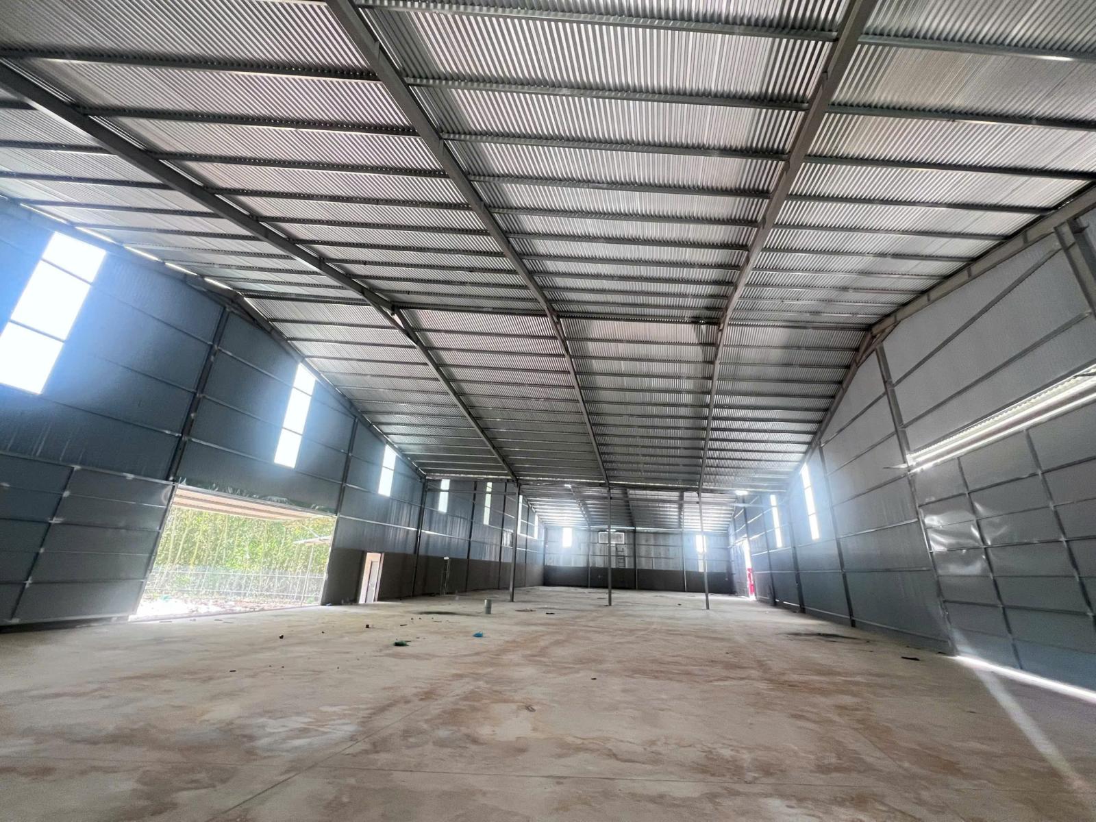 XN133 nhà xưởng xây dựng kiên cố, dễ tuyển nguồn LDPT, trống xưởng bàn giao liền 15981480