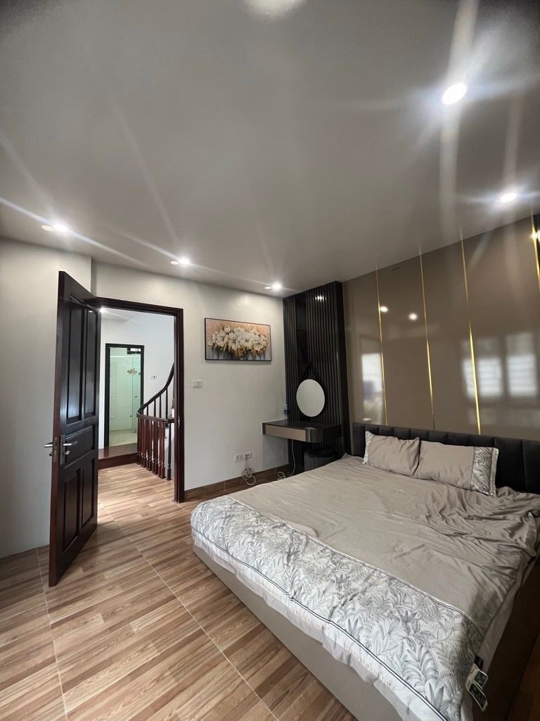 mặt phố đồng cổ tây hồ 31m x6 tầng 15,5 tỷ kinh doanh,ô tô tránh đỗ,gần hồ 15981490