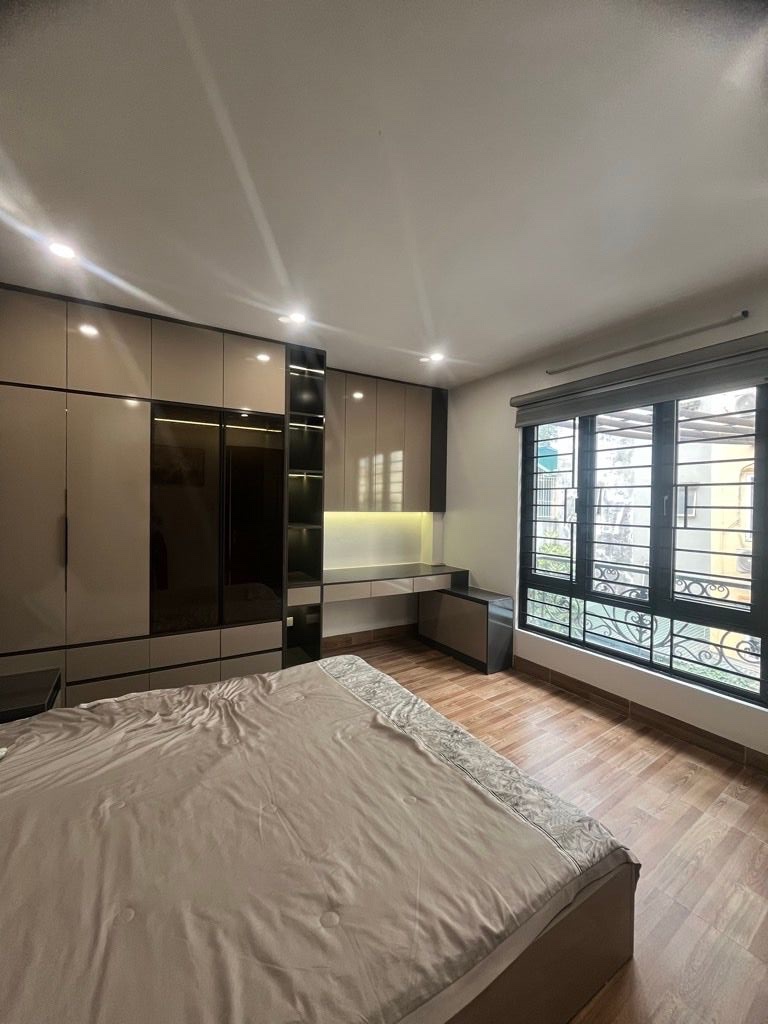 mặt phố đồng cổ tây hồ 31m x6 tầng 15,5 tỷ kinh doanh,ô tô tránh đỗ,gần hồ 15981490