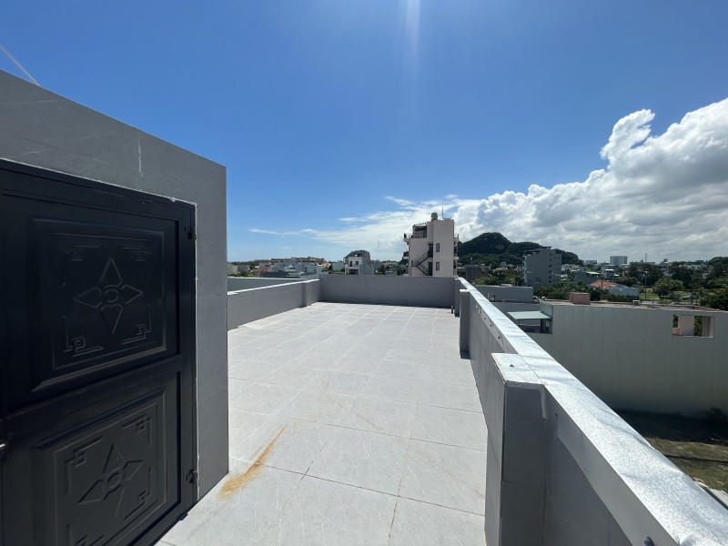 ► MT Đường 7.5m Thủy Sơn gần Bãi Tắm Sơn Thủy, 108m2, 5 tầng hiện đại, 13.2 tỷ 15981491