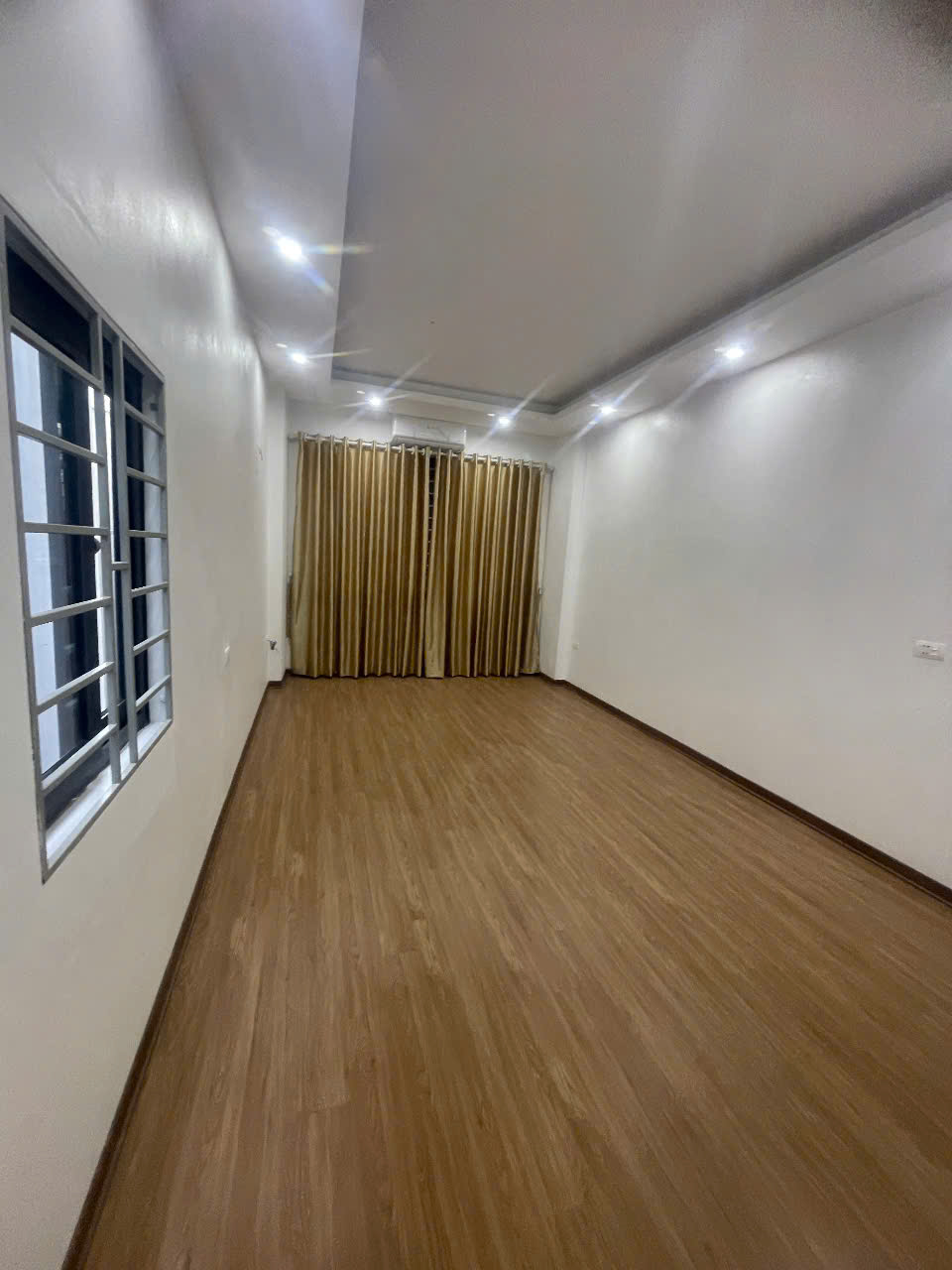 🏡 BÁN NHÀ LÊ TRỌNG TẤN – HÀ ĐÔNG – LÔ GÓC 2 THOÁNG – Ô TÔ ĐỖ CỬA
30m2 5 Tầng 15981508