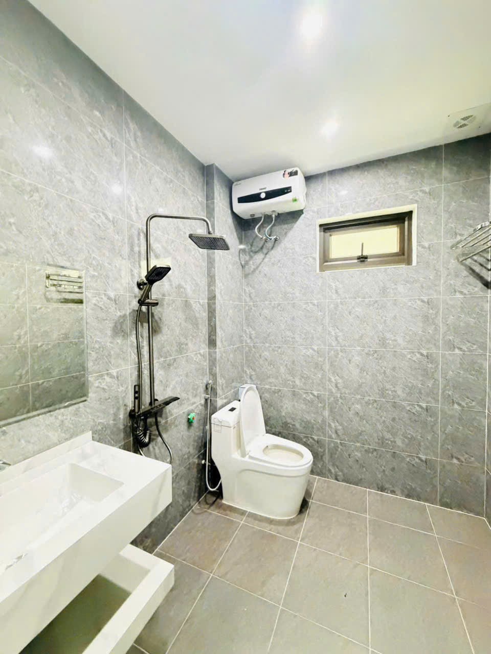 NHÀ ĐẸP- GIÁ TỐT CHÍNH CHỦ CẦN BÁN NHANH căn nhà 4 tầng tại quận Hải An , tp Hải Phòng 15981520