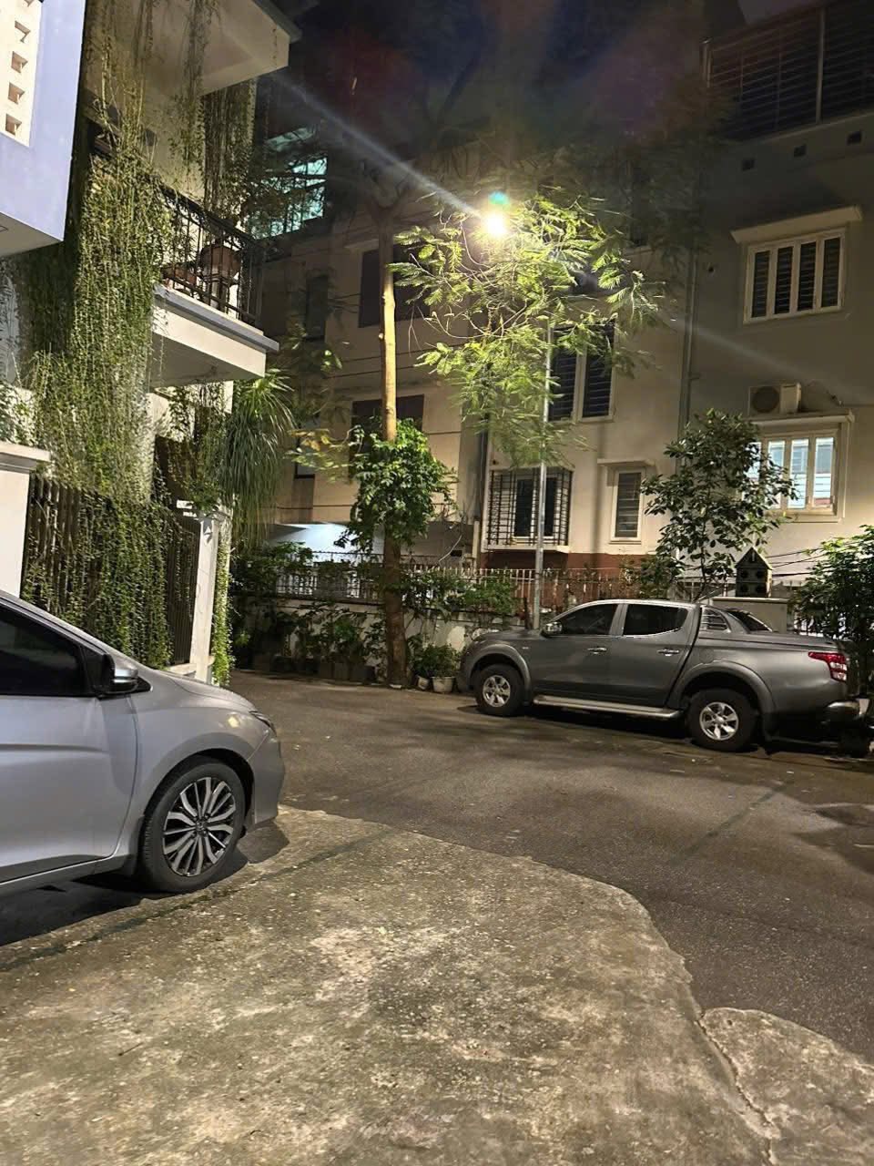 Siêu hiếm, bán nhà Văn Cao, ô tô đỗ cửa, 6 tầng thang máy, mặt tiền rộng, chỉ 19.5 tỷ 15981549