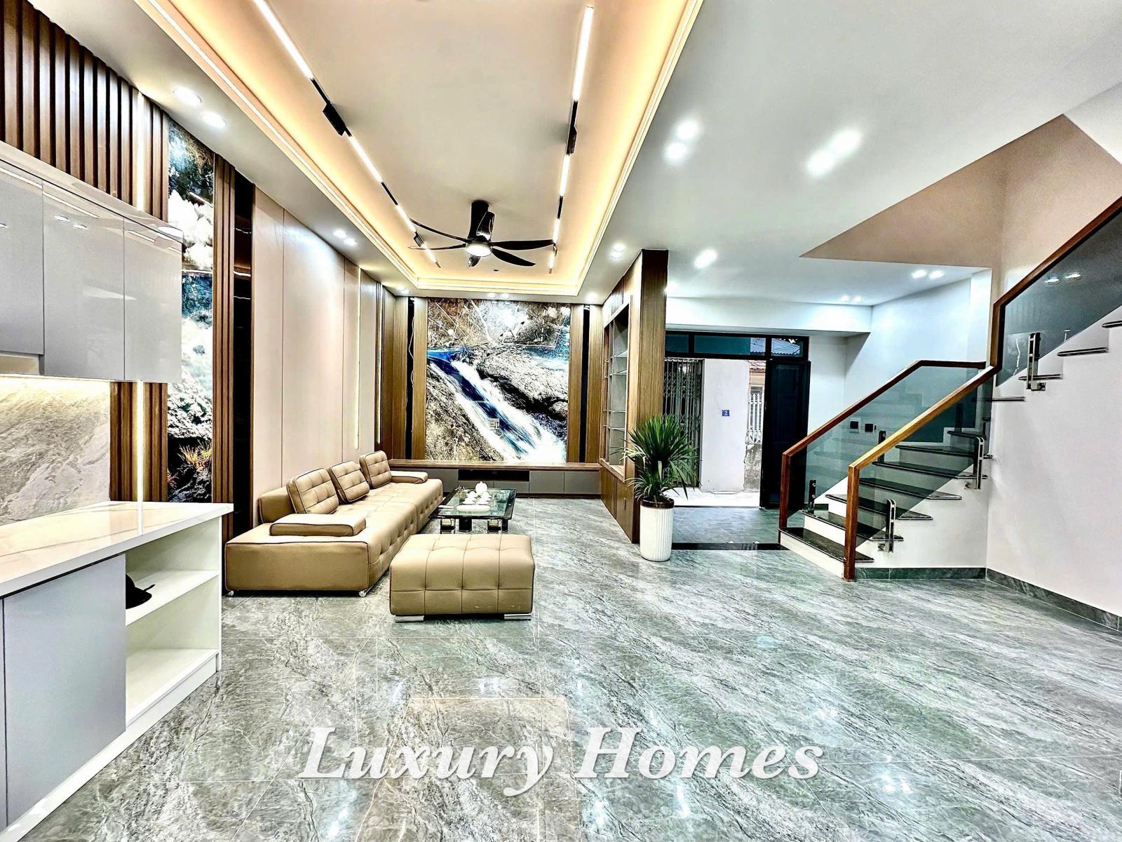 SIÊU SIÊU PHẨM 4 tầng tại  HỒ SEN thông Chợ hàng, Lê Chân. Xây Mới Tinh Phong cách Tân Cổ điển, DÂN 15981564